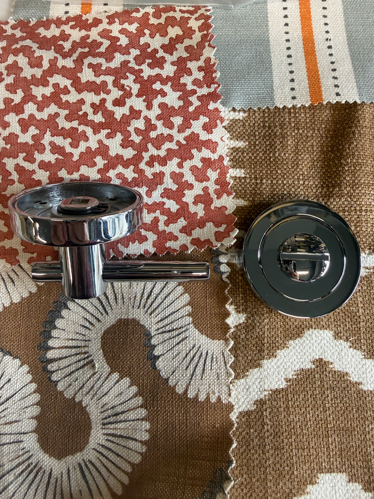 T bar polished chrome bathroom turn and release
