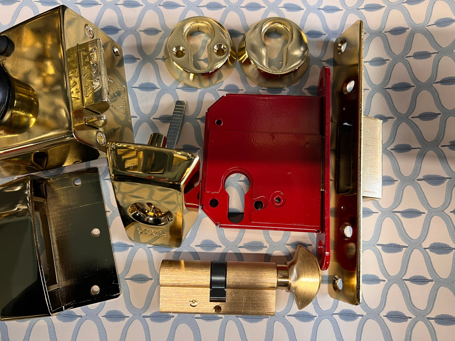 Era pair of polished brass British Standard locks, keyed alike (Thumbturn escape version)