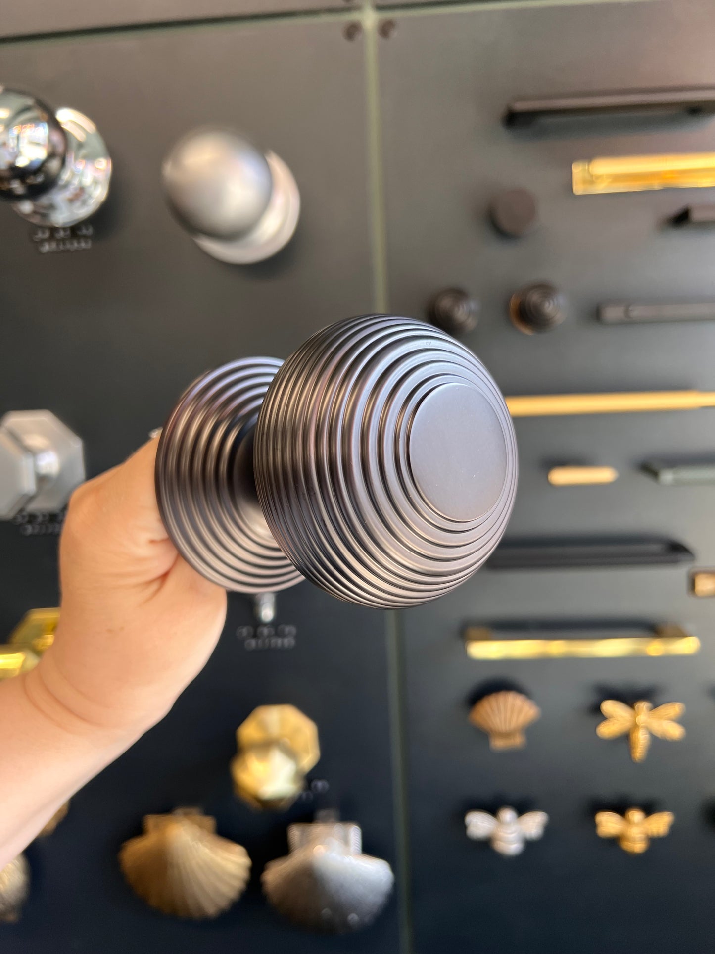 Matt Bronze Reeded Centre Door Knob