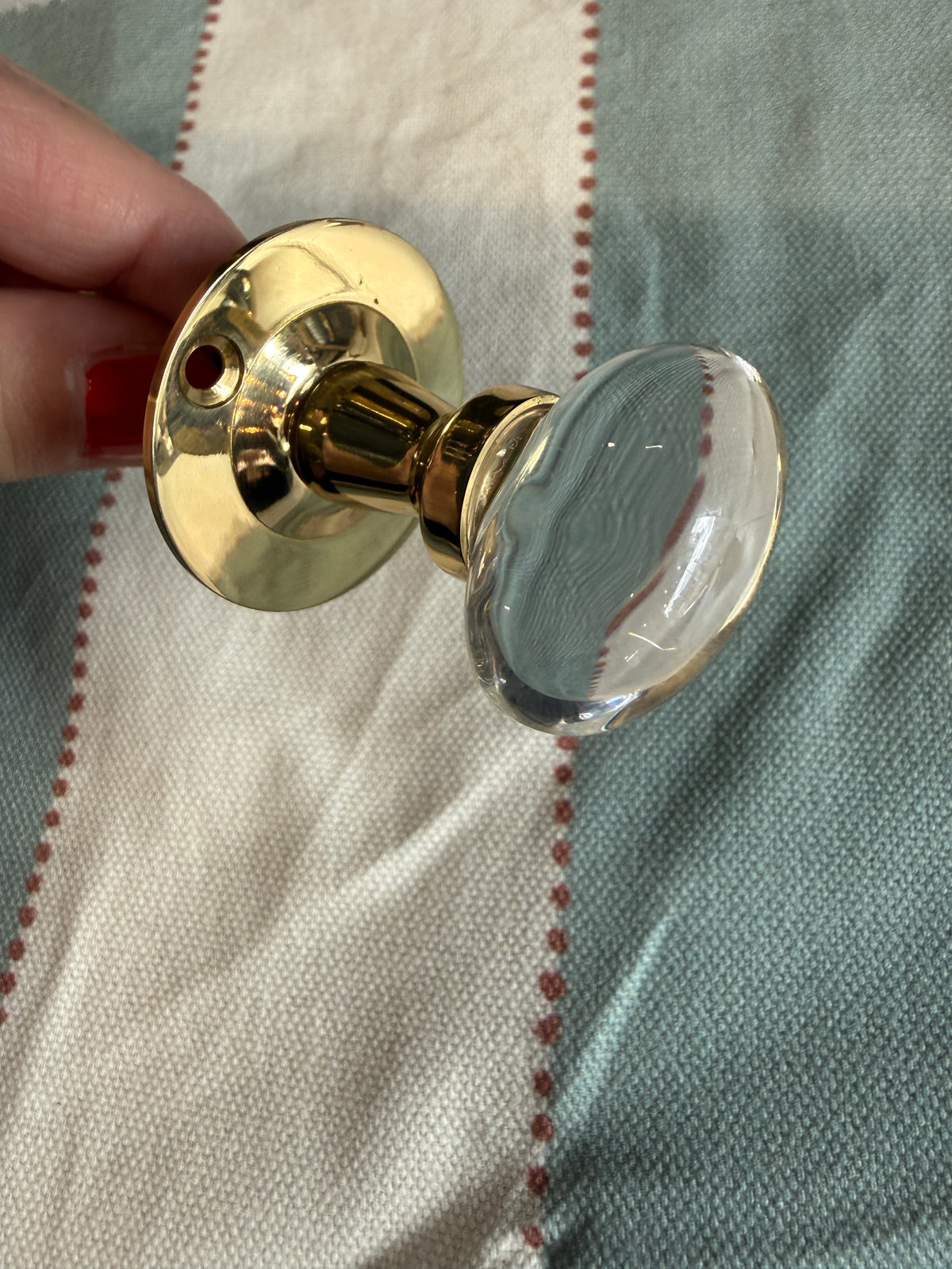 Oval glass bathroom turn and release in brass