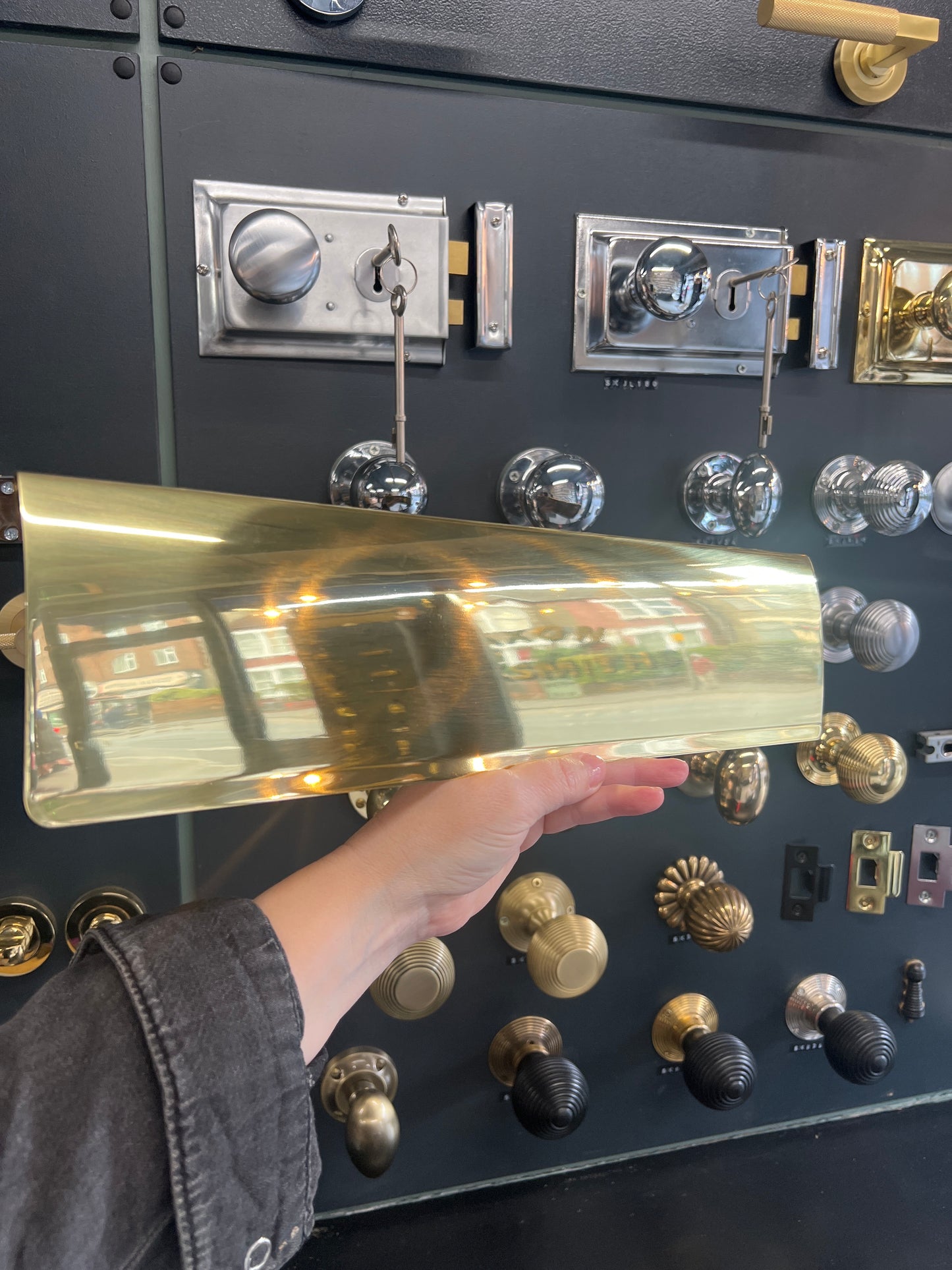 Extra large polished brass inner tidy