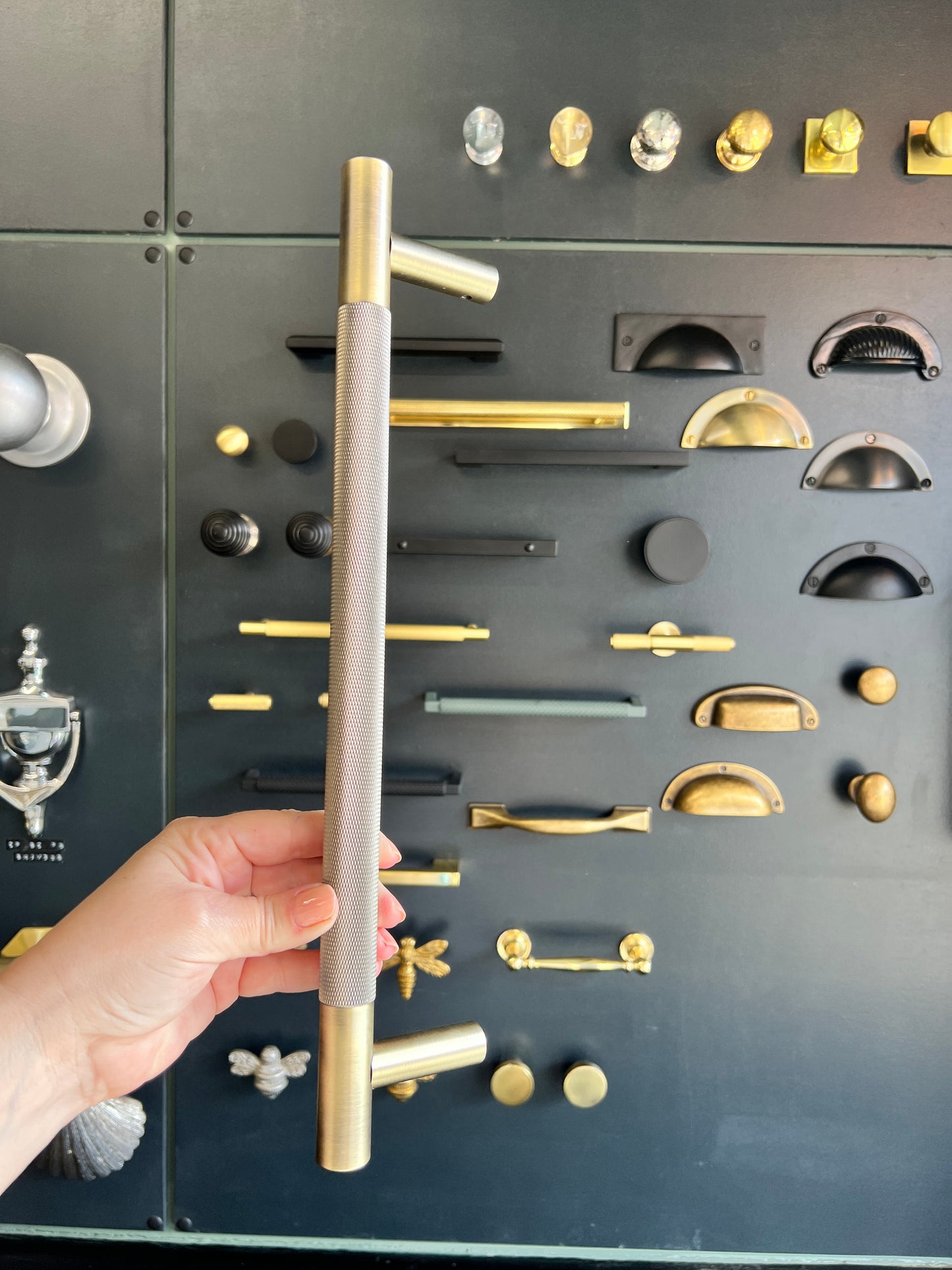 Knurled antique brass pull handle