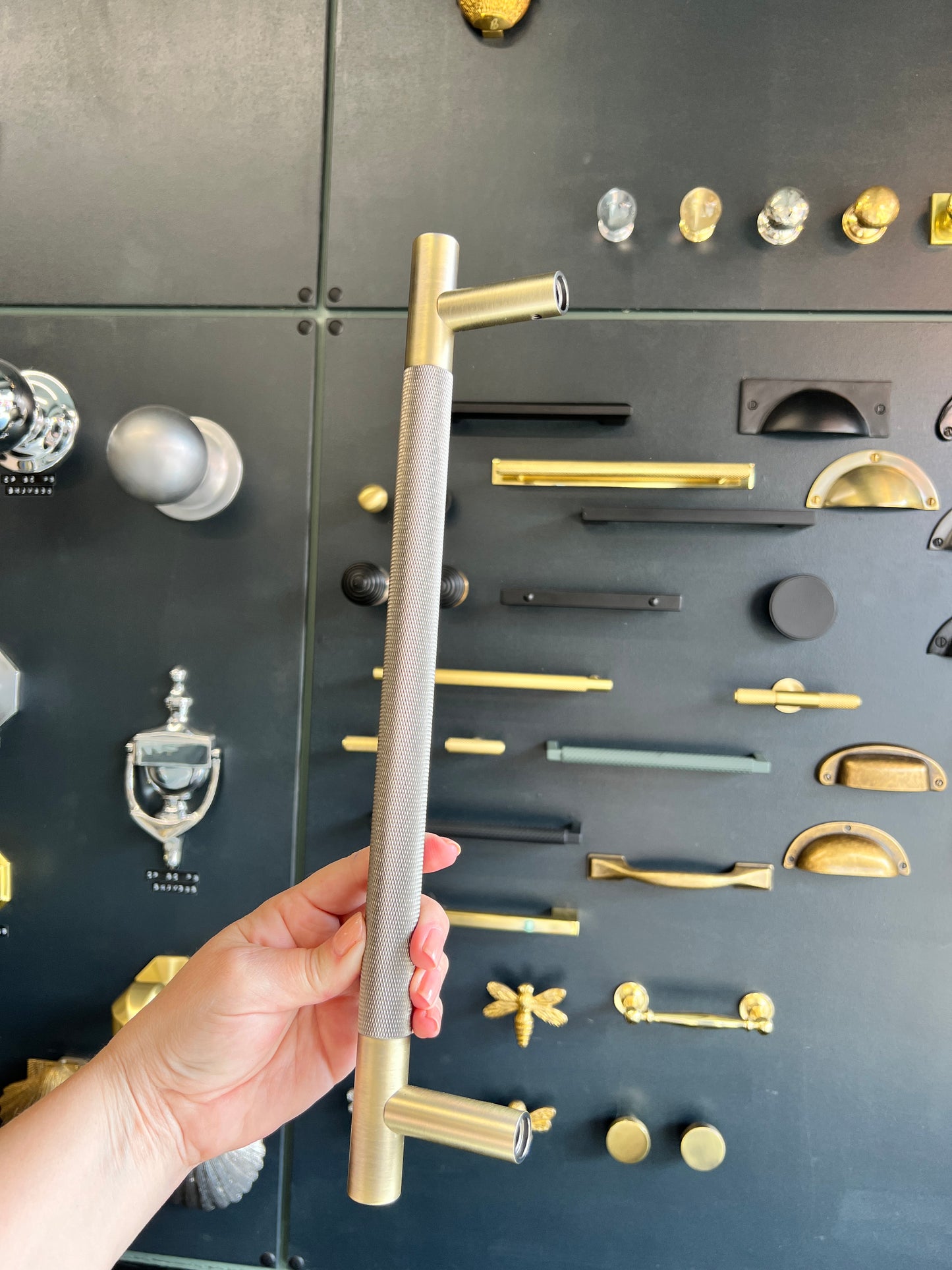 Knurled antique brass pull handle
