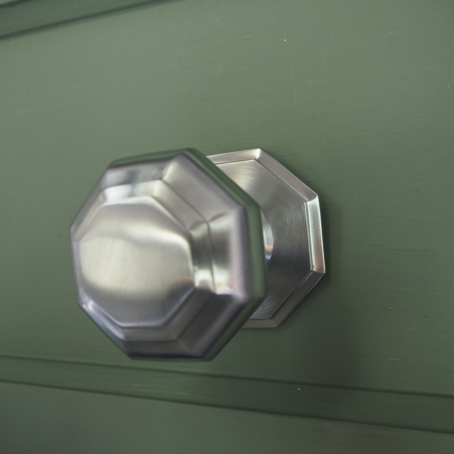Octagonal satin chrome centre door knob
