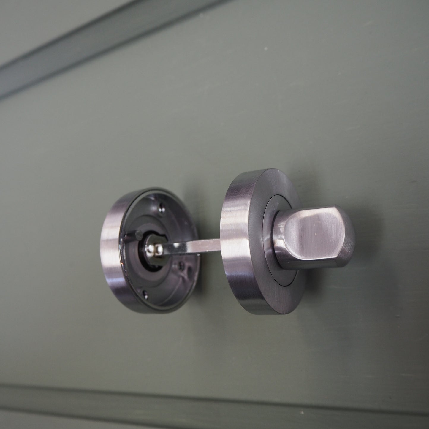 Bathroom turn and release Satin Chrome