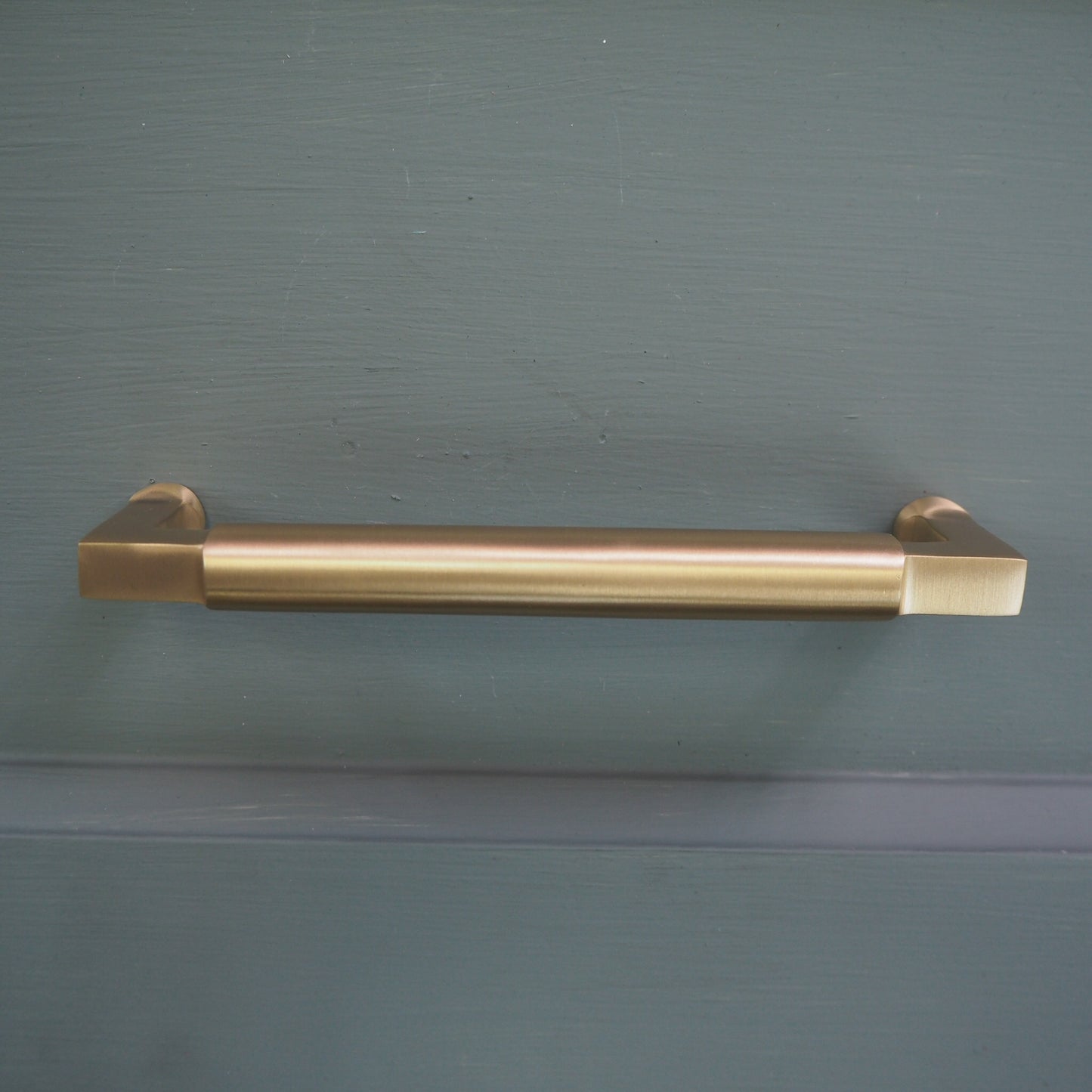 Bauhaus satin brass pull handle