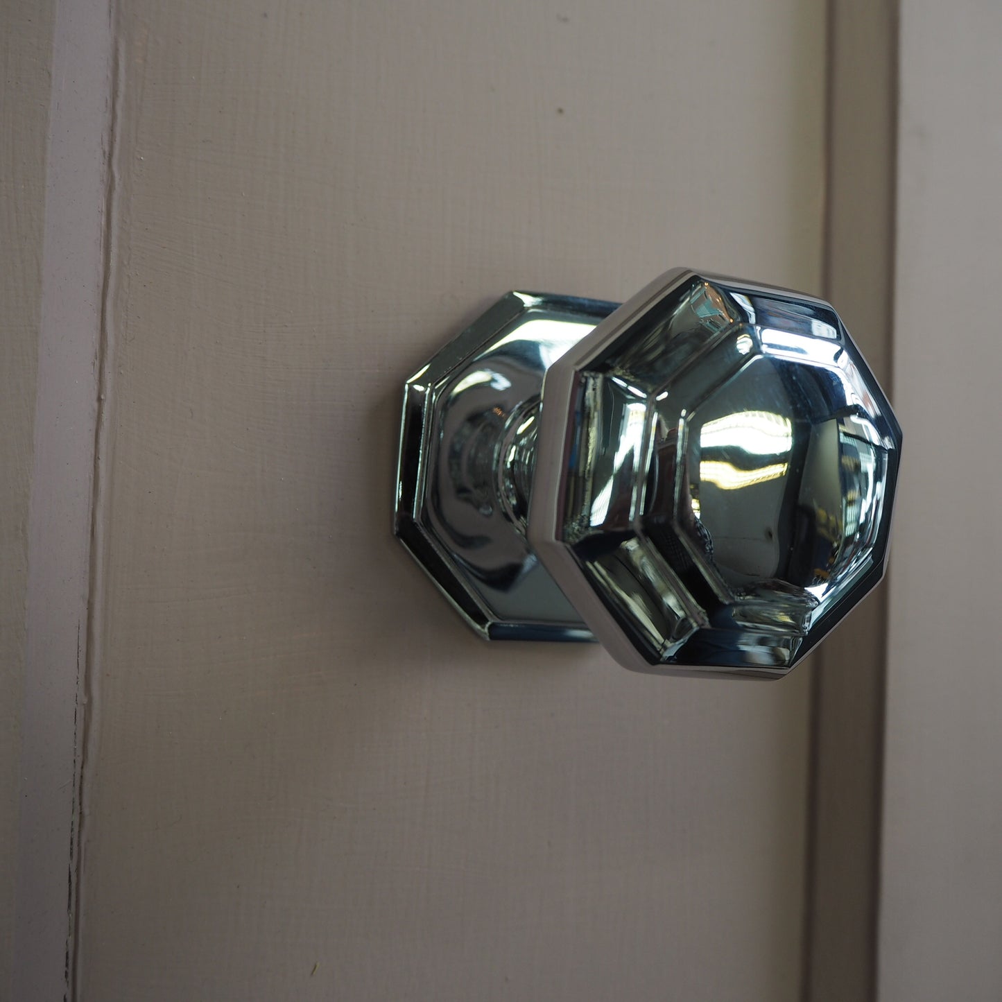 Octagonal polished chrome centre door knob