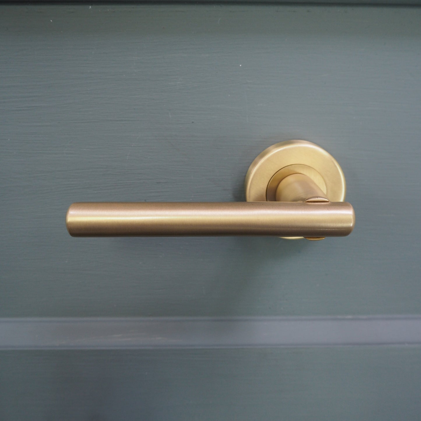 Challenger lever on rose handles satin brass