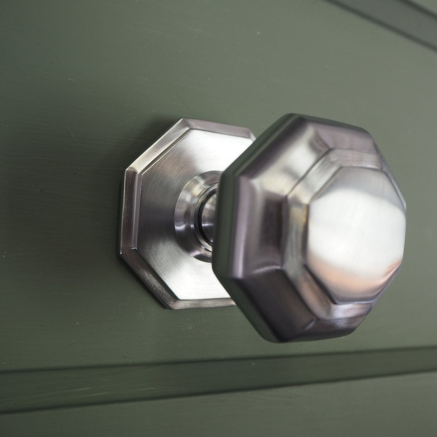 Octagonal satin chrome centre door knob