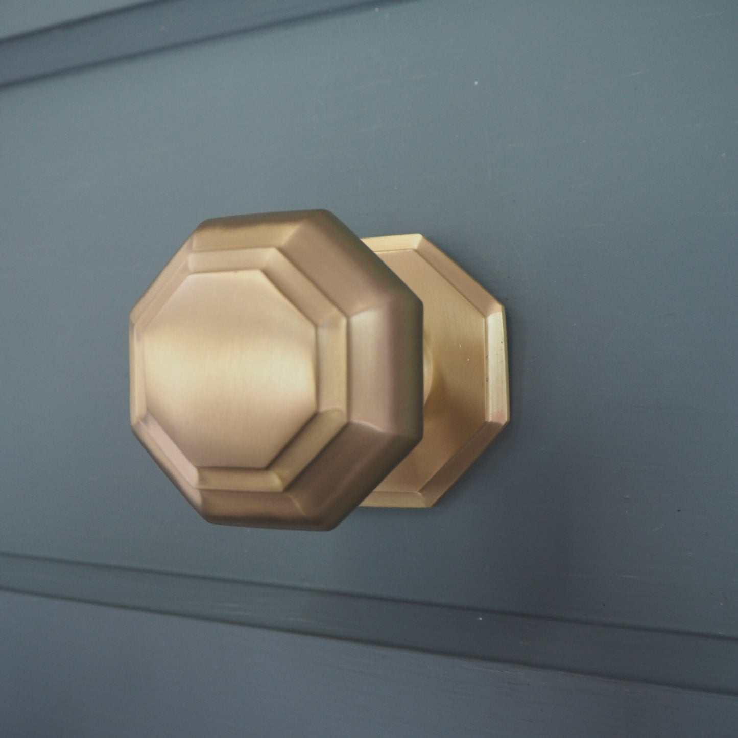 Octagonal satin brass centre door knob