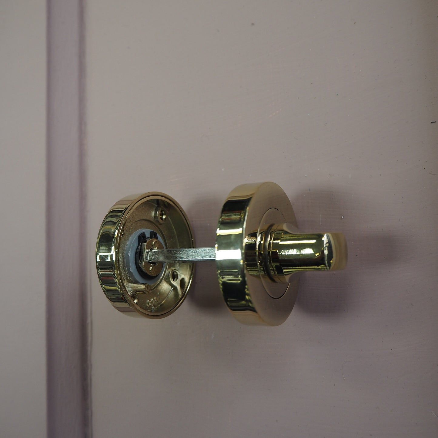 Bathroom turn and release polished brass