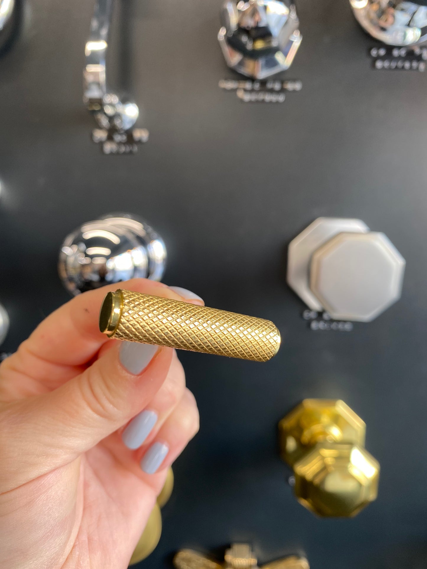 Knurled T-bar Cabinet Knob in Polished Brass
