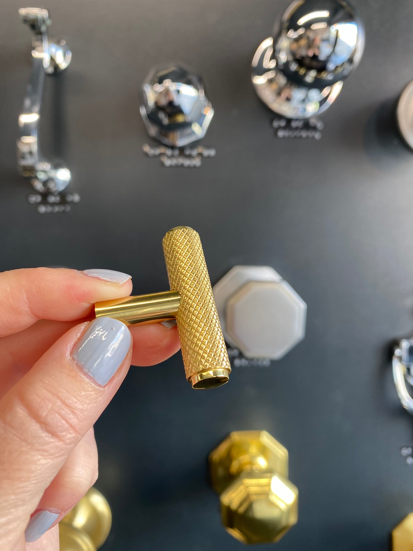 Knurled T-bar Cabinet Knob in Polished Brass