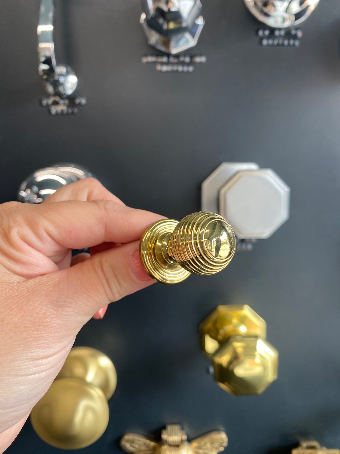 Reeded cupboard knob in polished brass 22mm