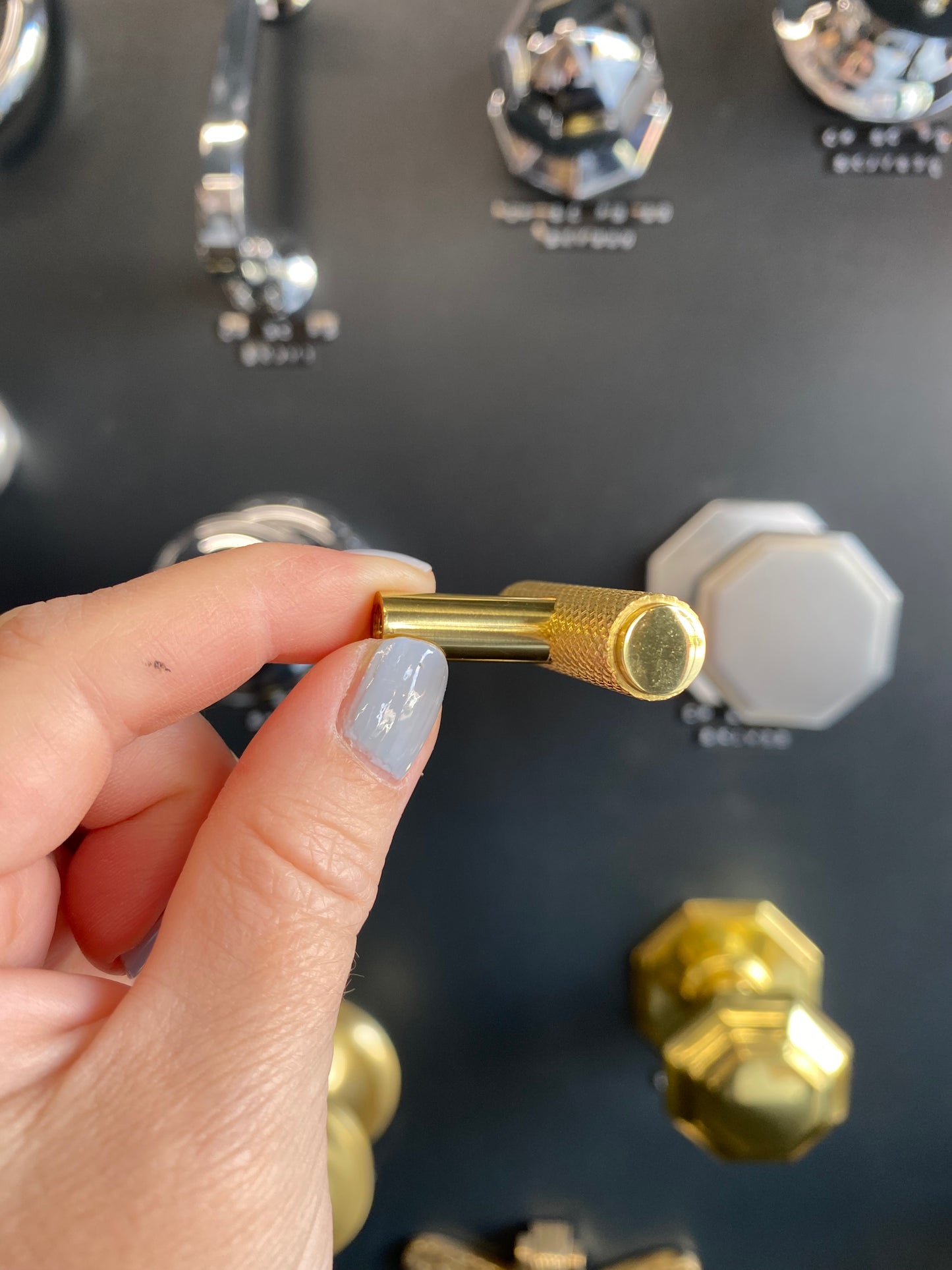 Knurled T-bar Cabinet Knob in Polished Brass