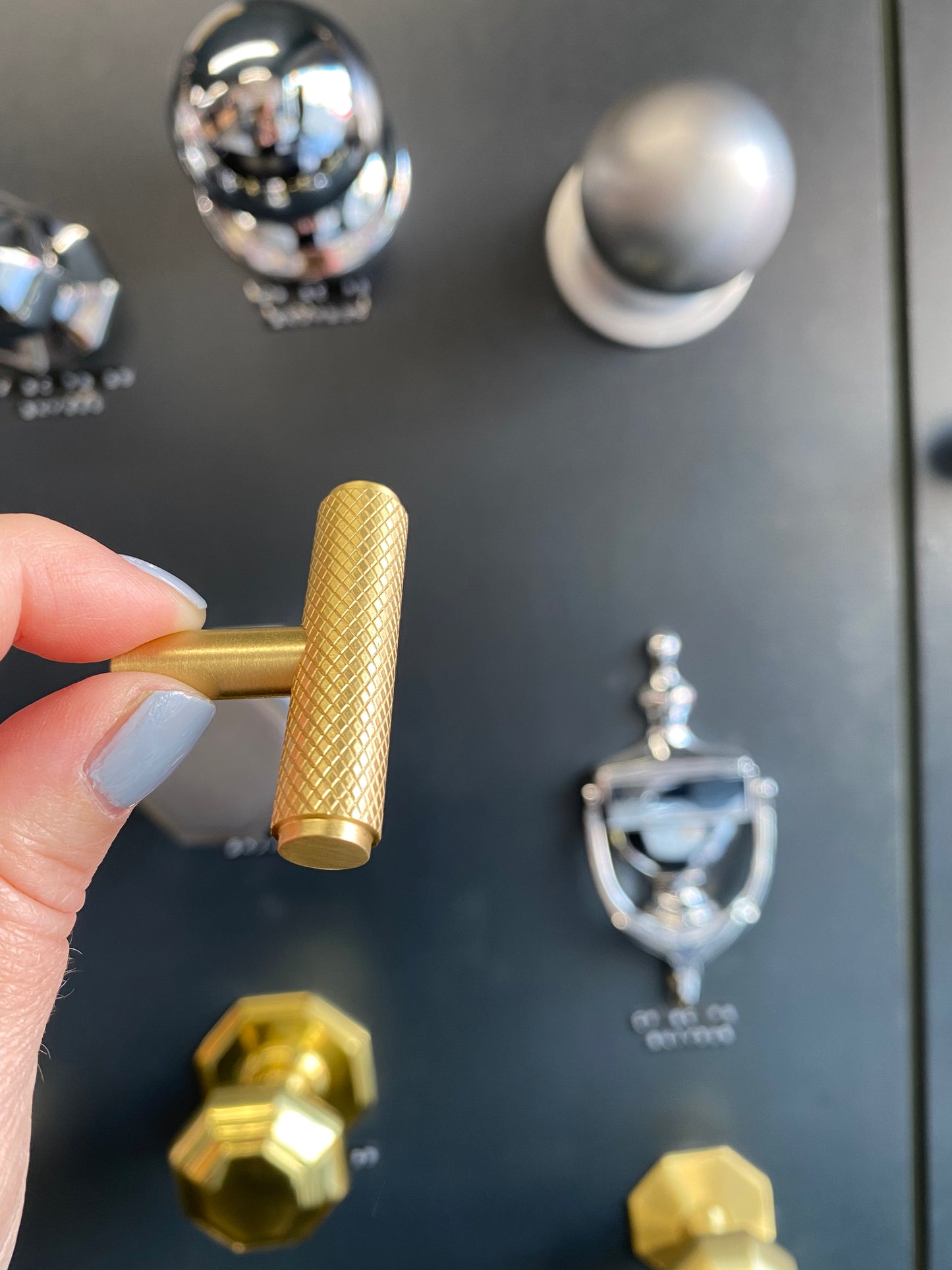 Knurled T-Bar Cabinet Knob in Satin Brass