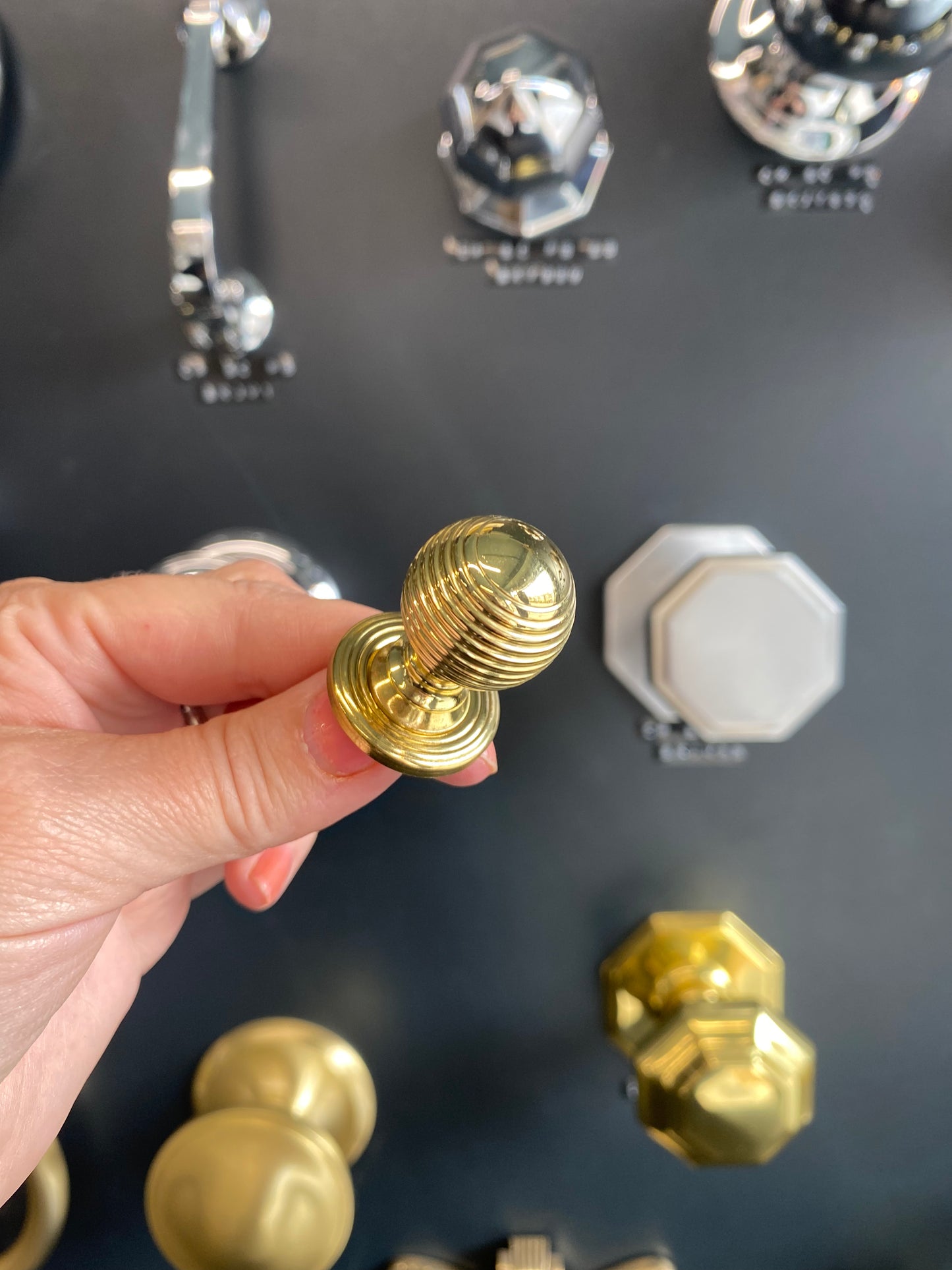 Reeded cupboard knob in polished brass 22mm