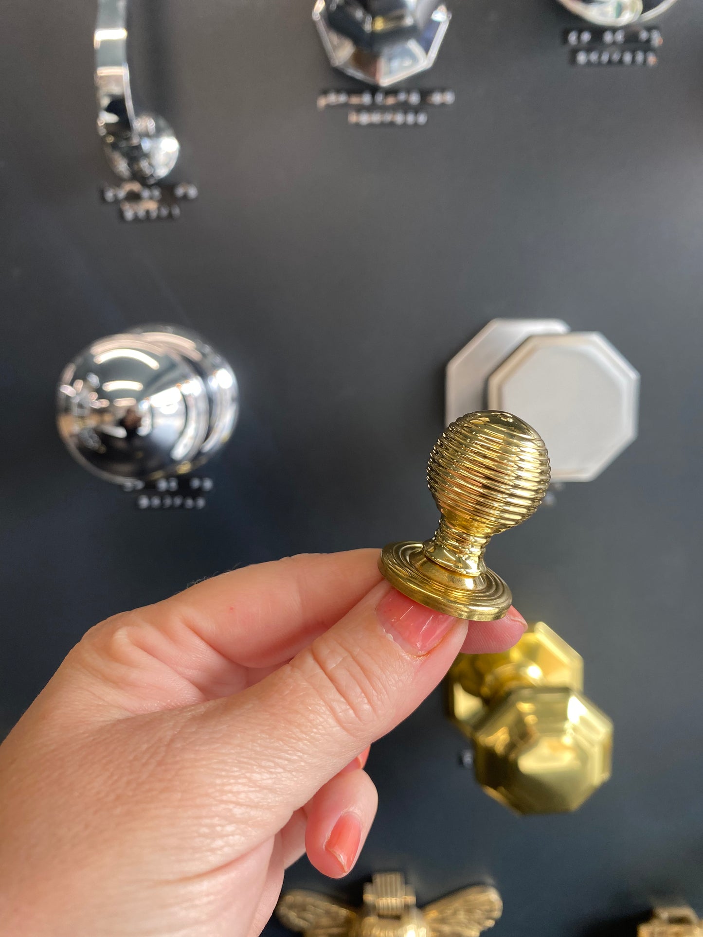 Reeded cupboard knob in polished brass 22mm