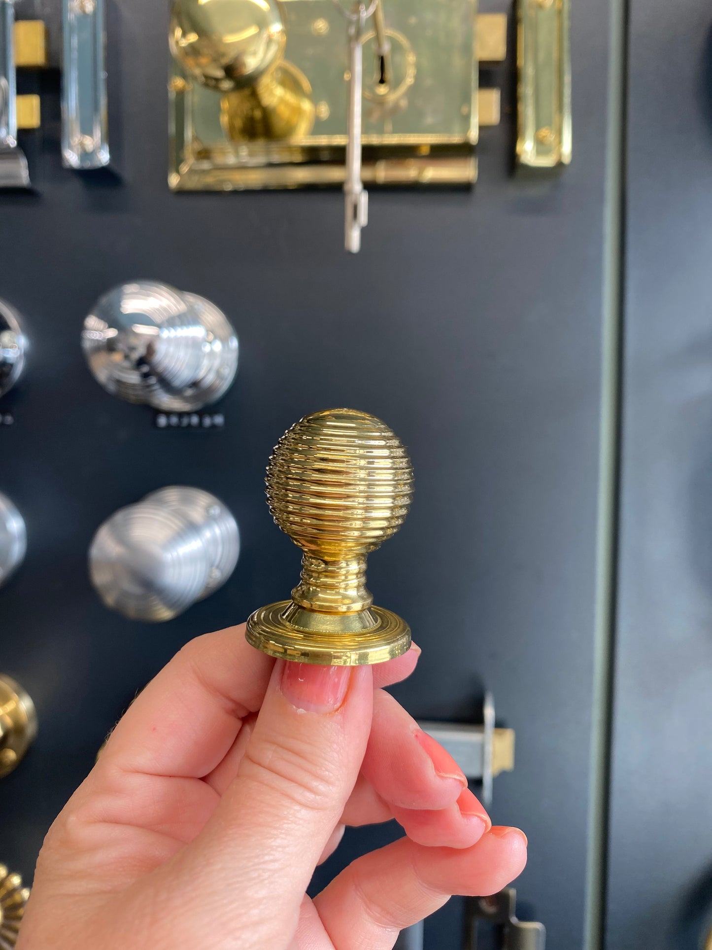 Reeded cupboard knob brass 28mm