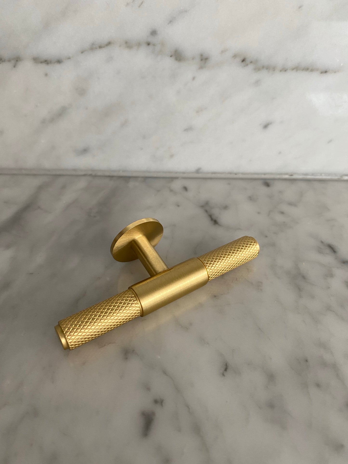 Knurled bar handle