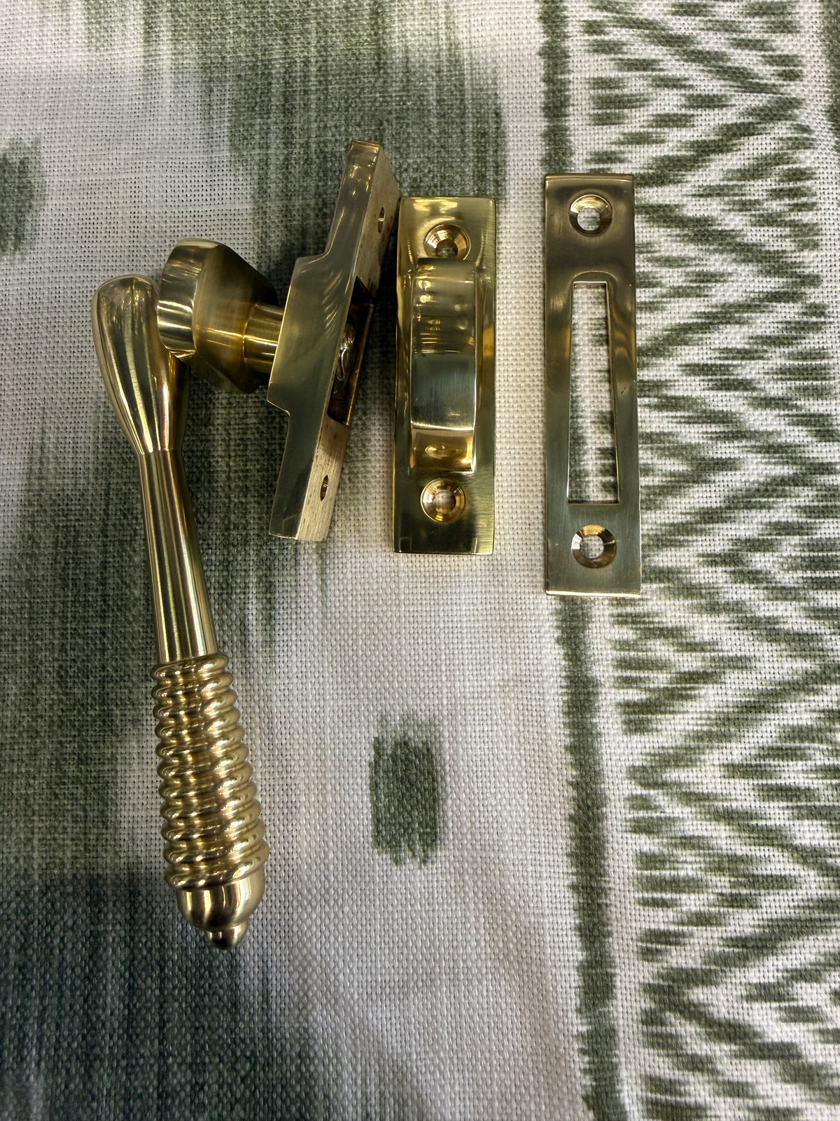 Reeded polished brass casement fastener