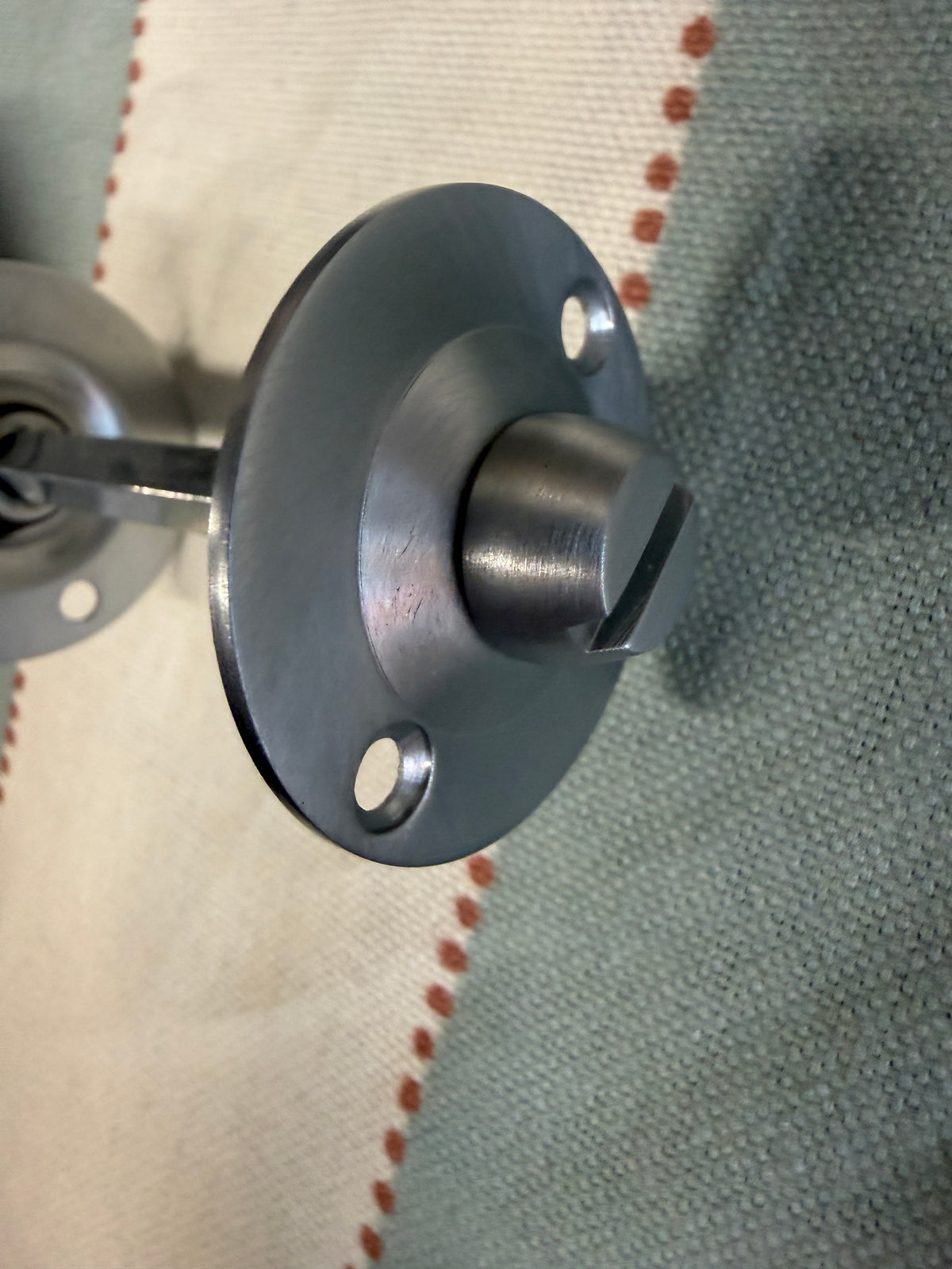 Oval glass bathroom turn and release in satin chrome