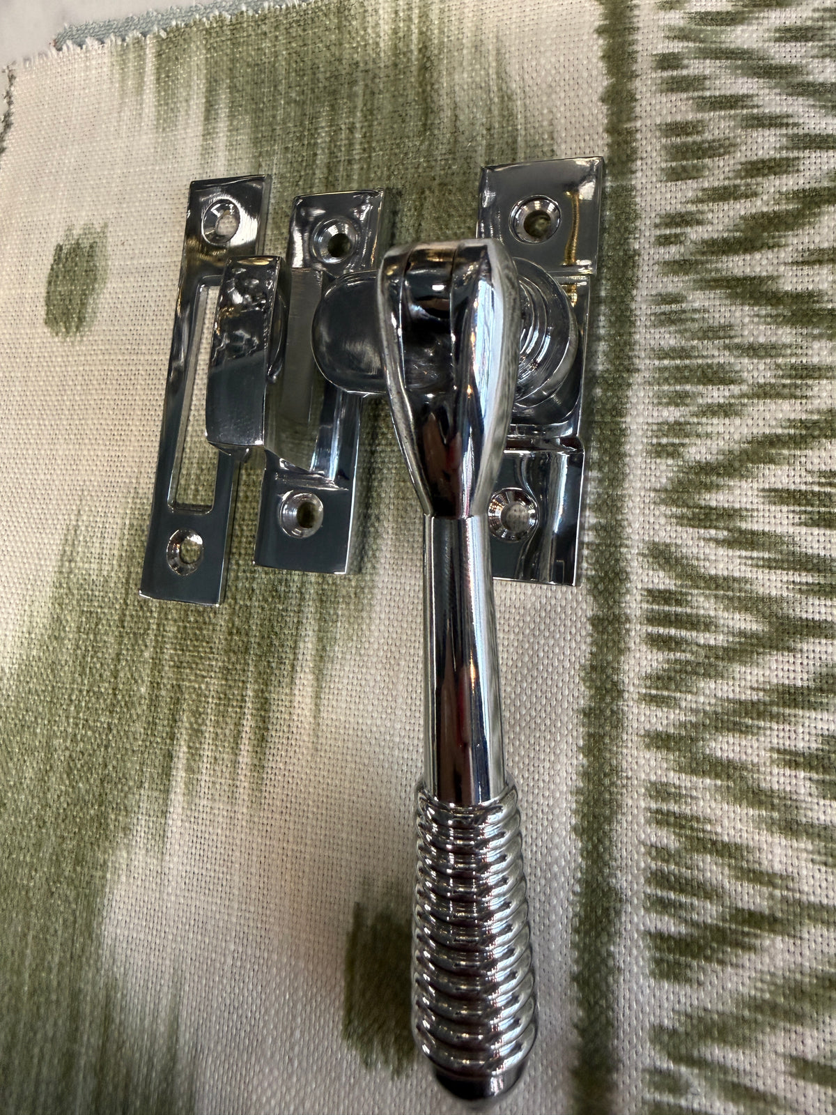 Reeded polished chrome casement fastener
