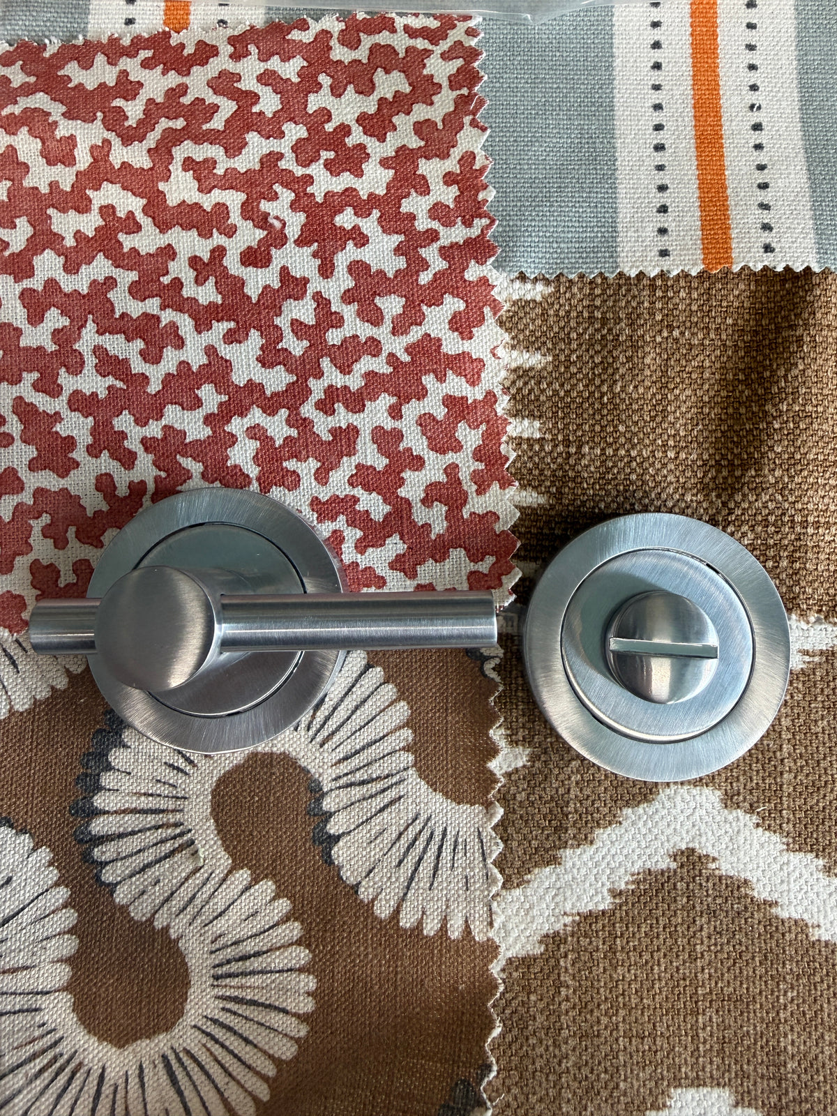 T bar satin chrome bathroom turn and release