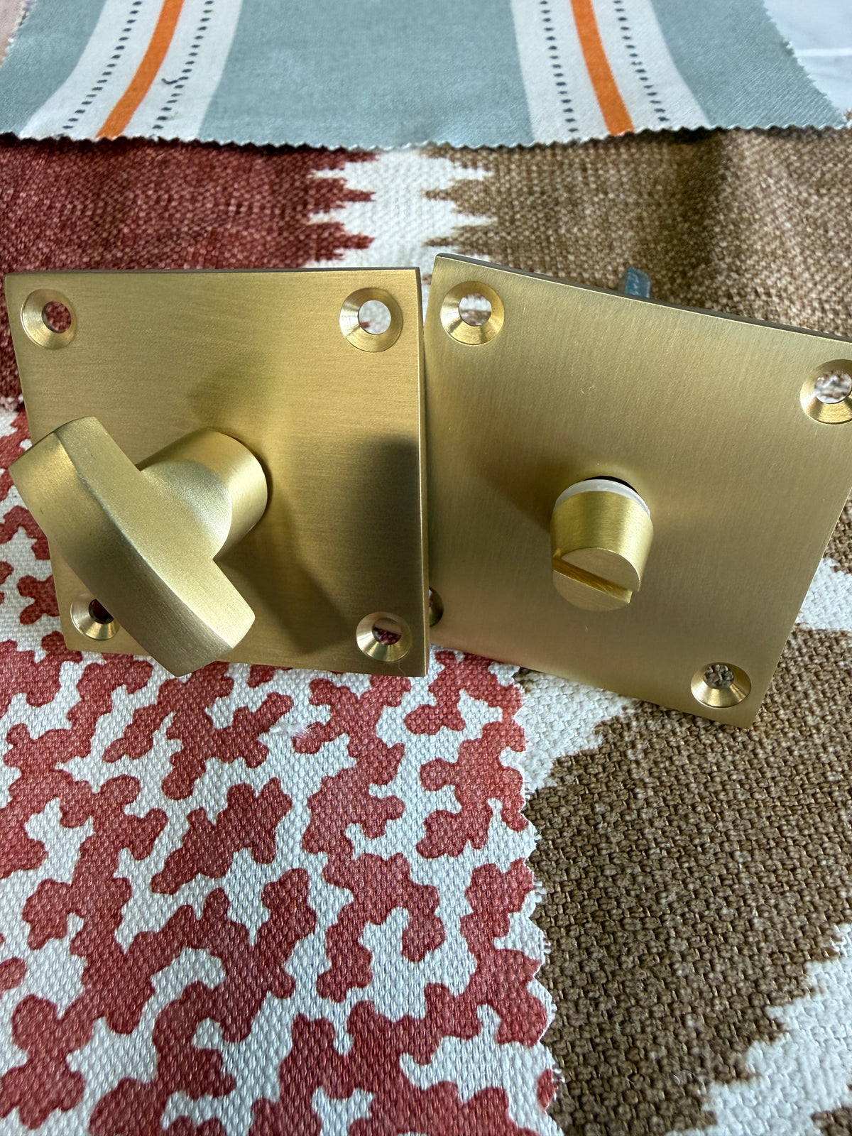 Satin brass flat plate bathroom turn and release