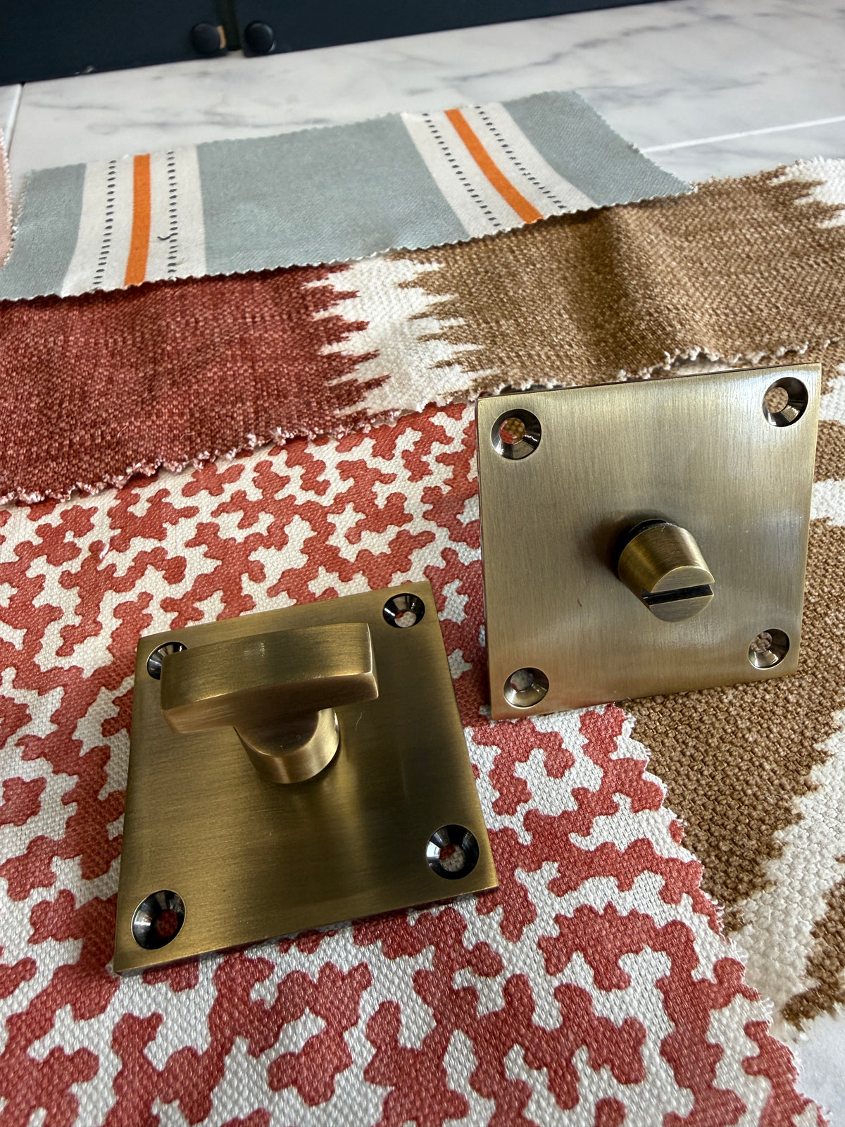 Antique brass flat plate bathroom turn and release