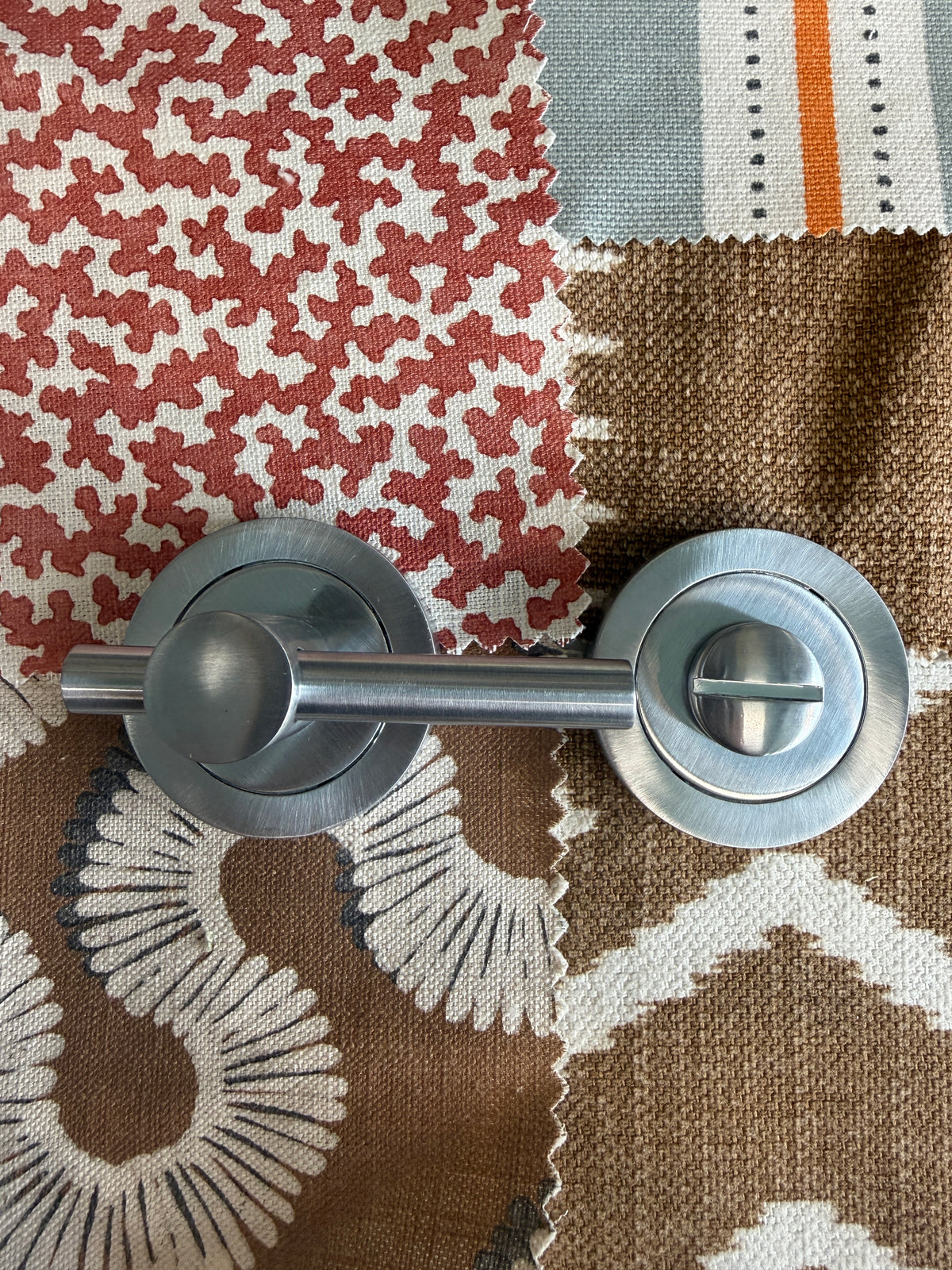 T bar satin chrome bathroom turn and release