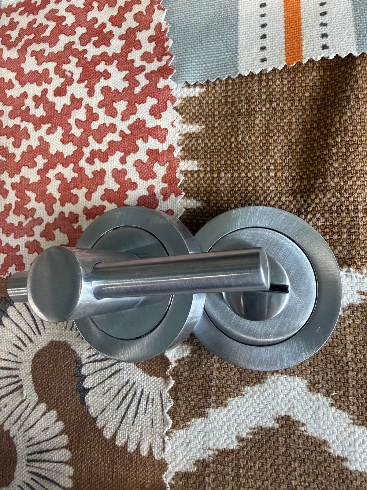 T bar satin chrome bathroom turn and release
