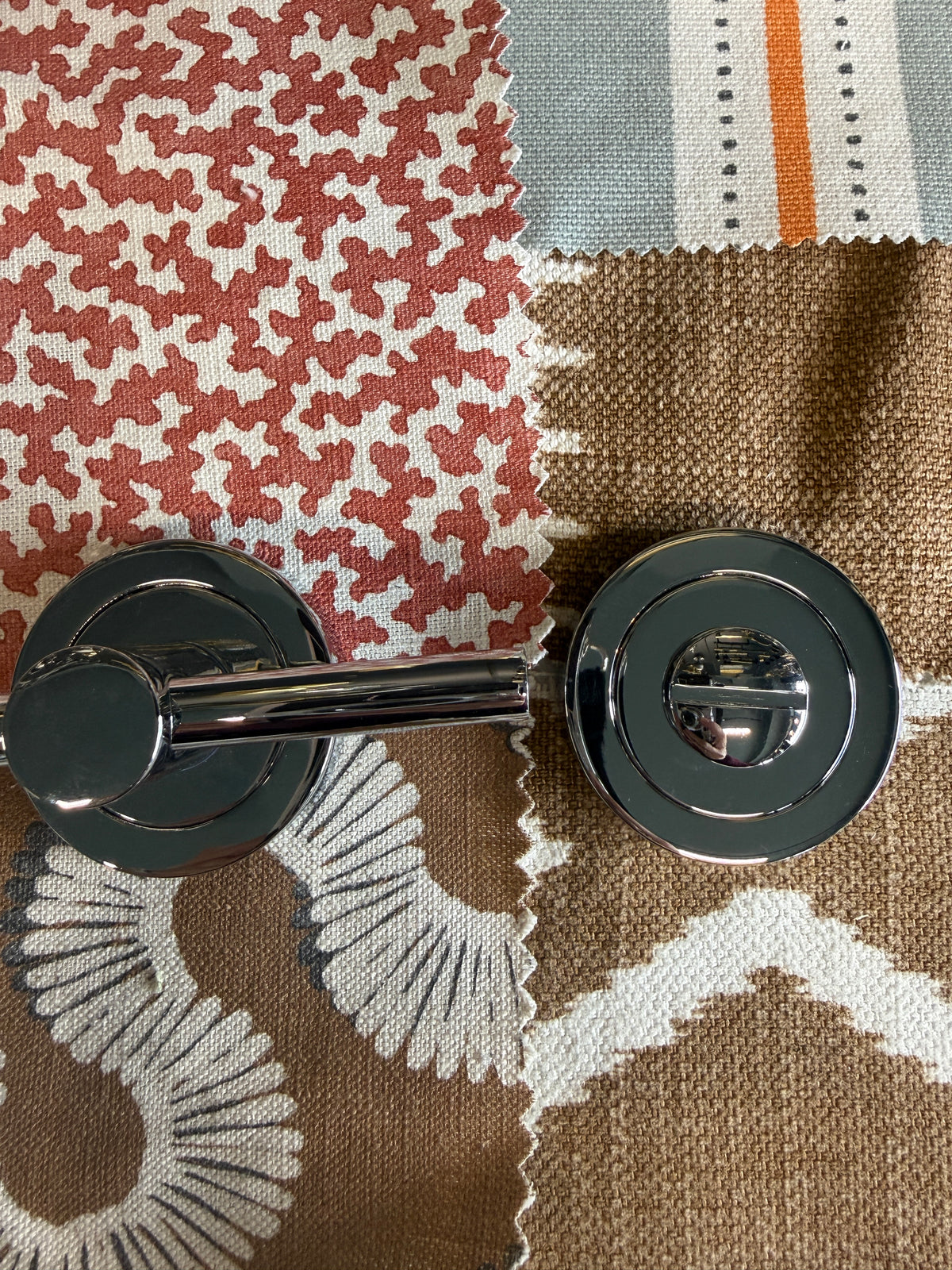 T bar polished chrome bathroom turn and release