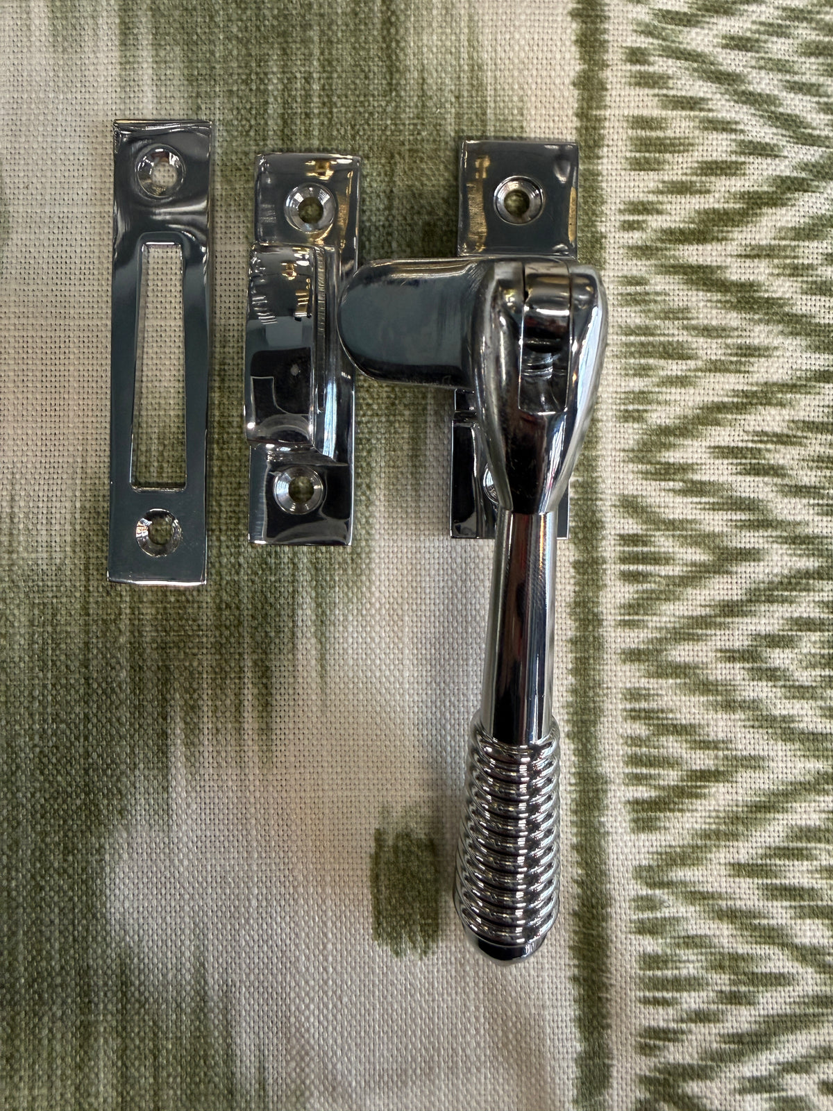 Reeded polished chrome casement fastener
