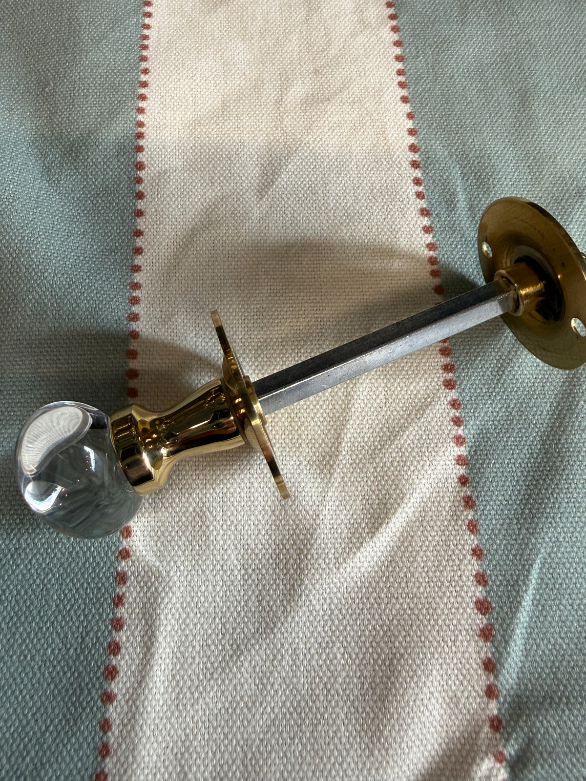 Oval glass bathroom turn and release in brass