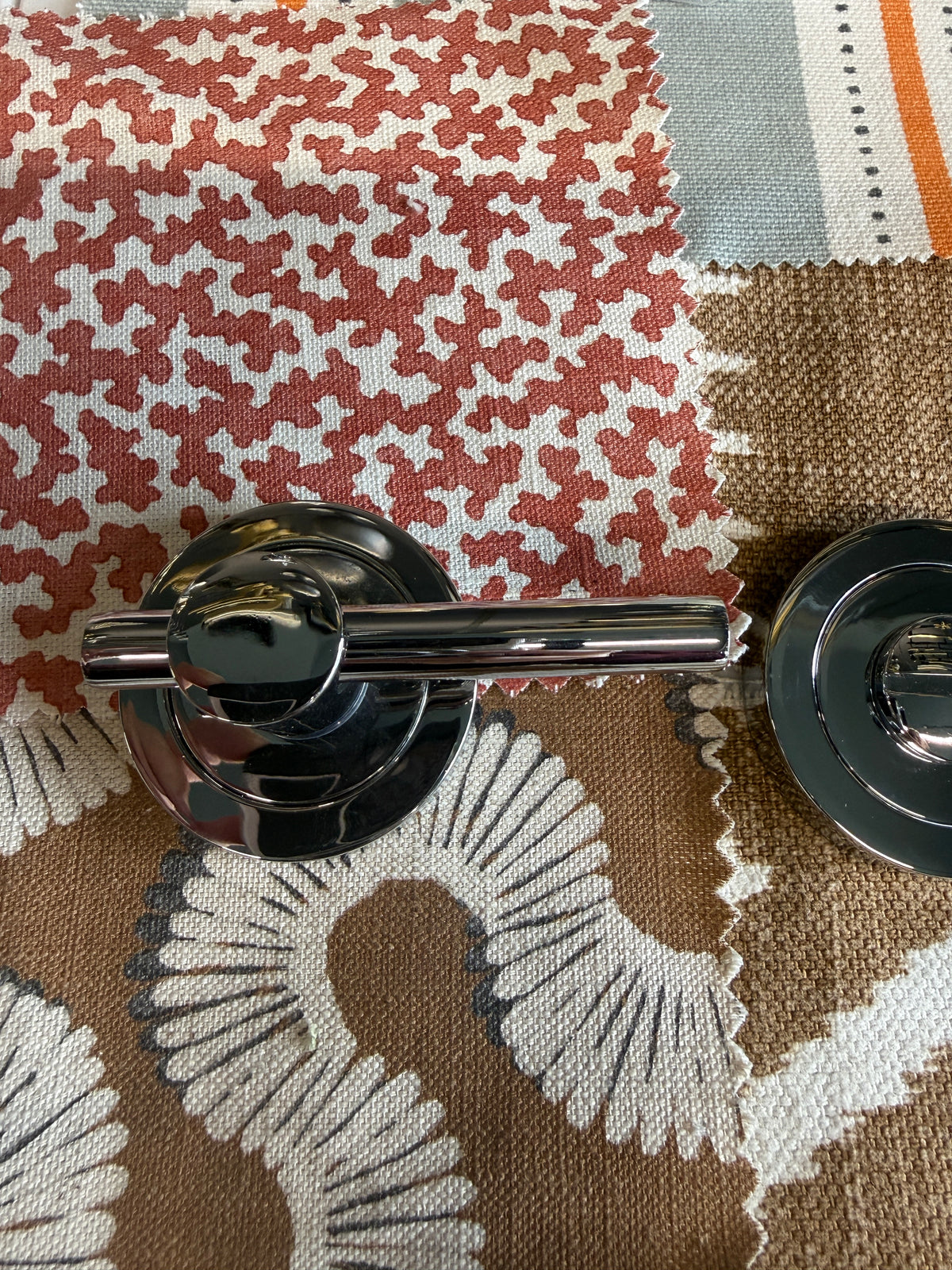 T bar polished chrome bathroom turn and release