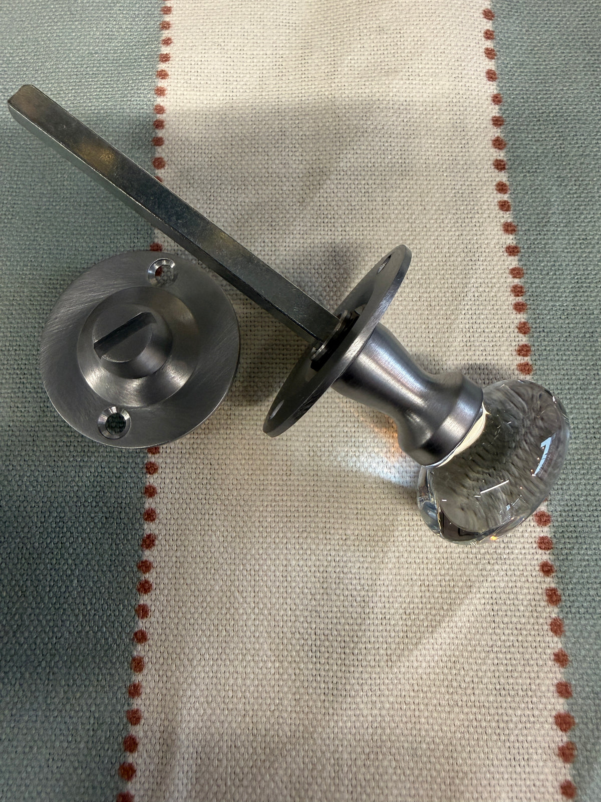 Oval glass bathroom turn and release in satin chrome