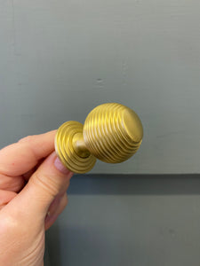 Reeded satin brass cupboard knob