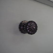 Load image into Gallery viewer, Black flower cabinet knob