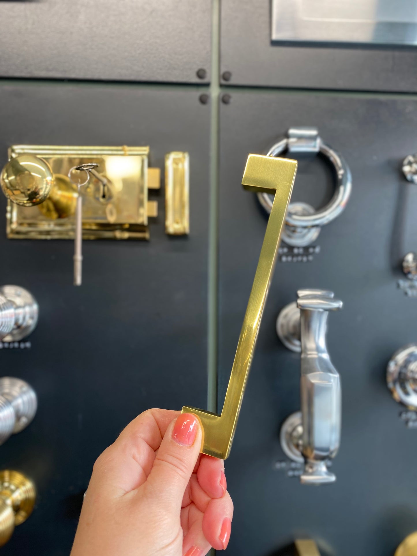 Polished brass metro pull