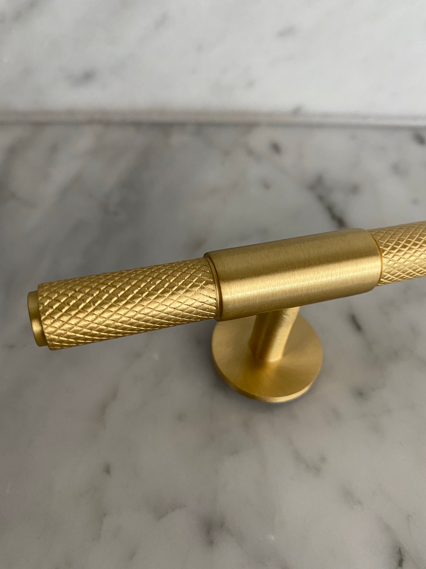 Knurled bar handle