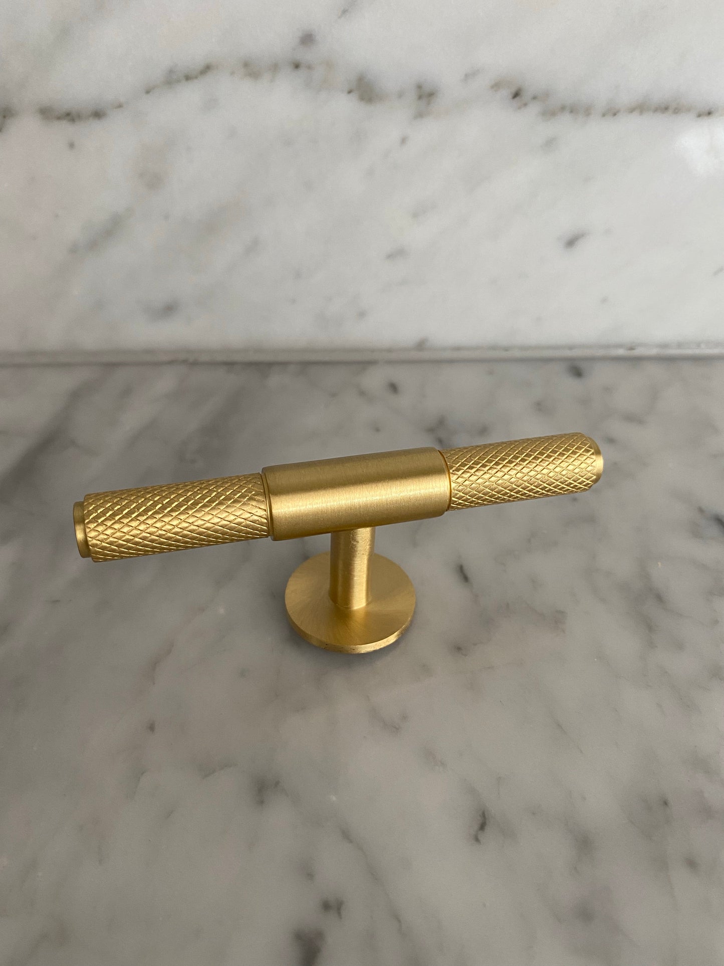 Knurled bar handle